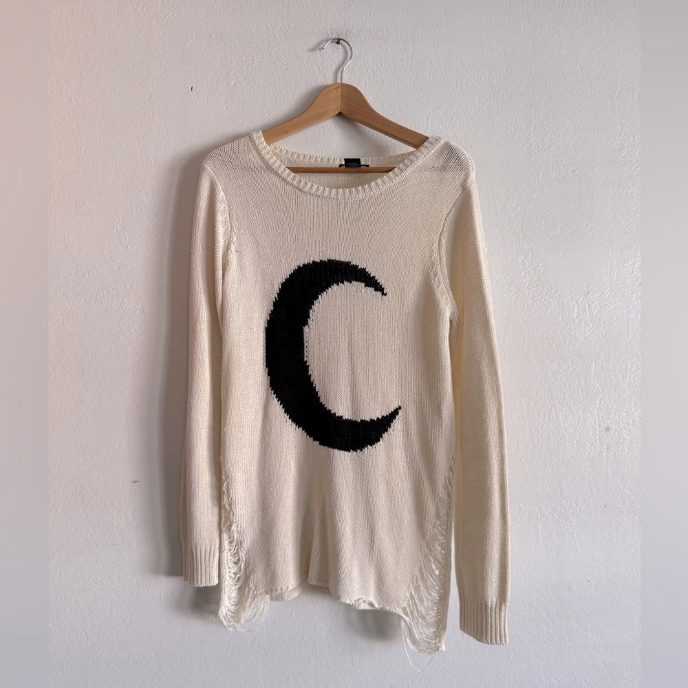 🍁50% Off Rdy 4 Fall Sale HOT TOPIC Frayed Crescent Moon Loose Knit Sweater
